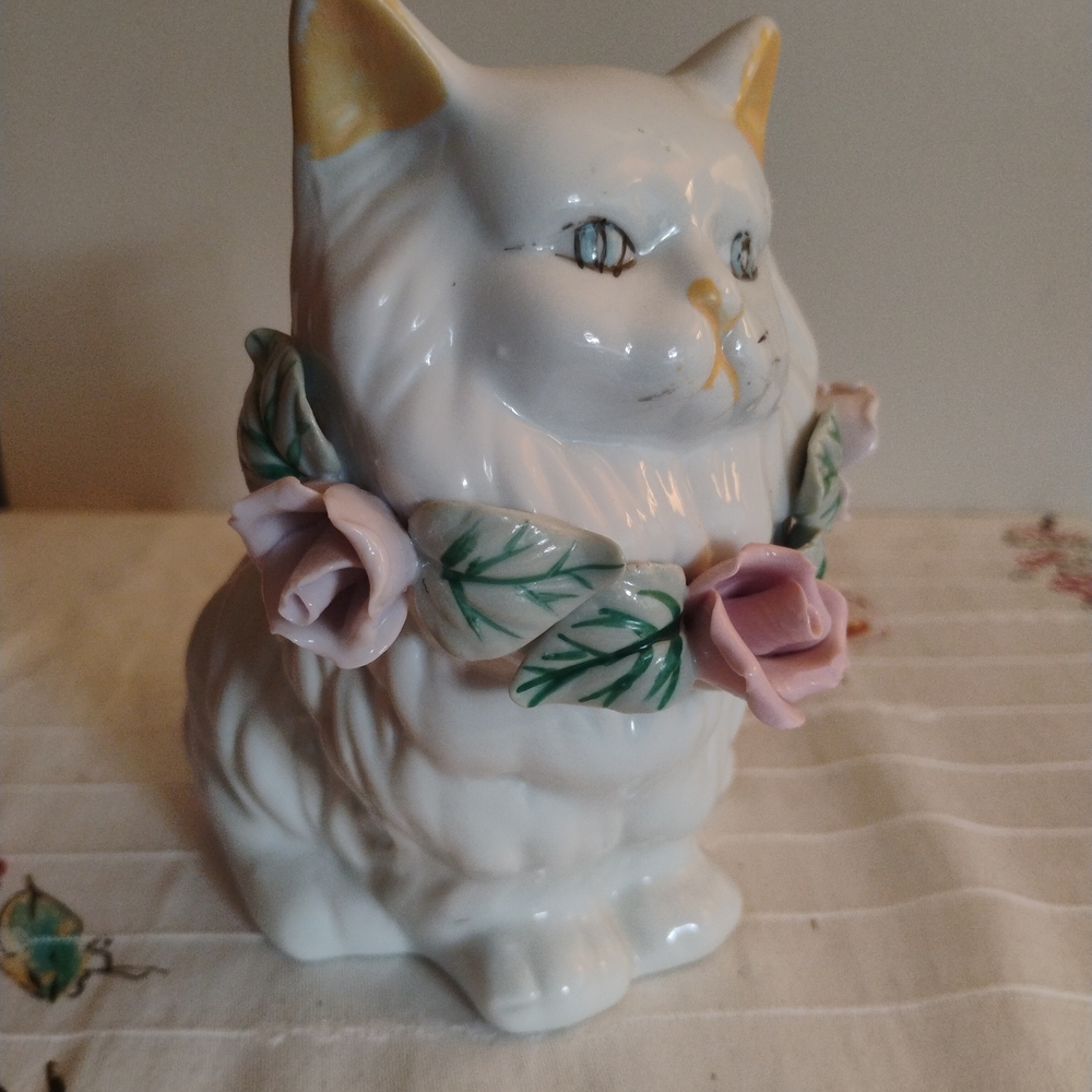 Adorable Vintage Ceramic Kitty Cat Figurine